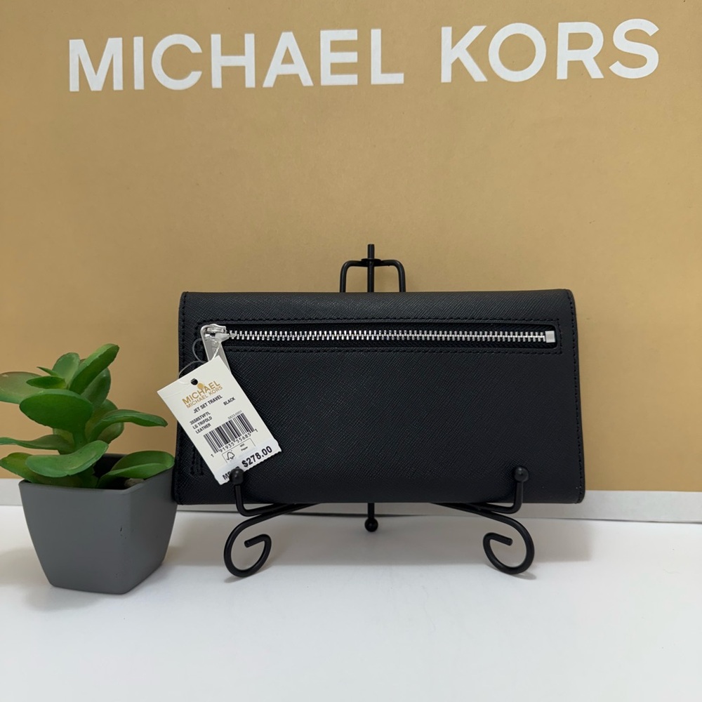 Michael Kors Wallet Trifold - Picture 4 of 9